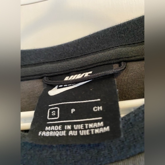 NIKE size small - Picture 3 of 3